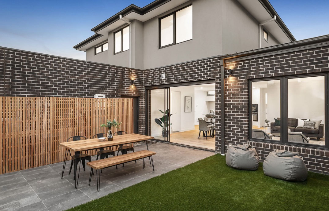 Ashburton backyard with turf, bluestone paving and timber screening